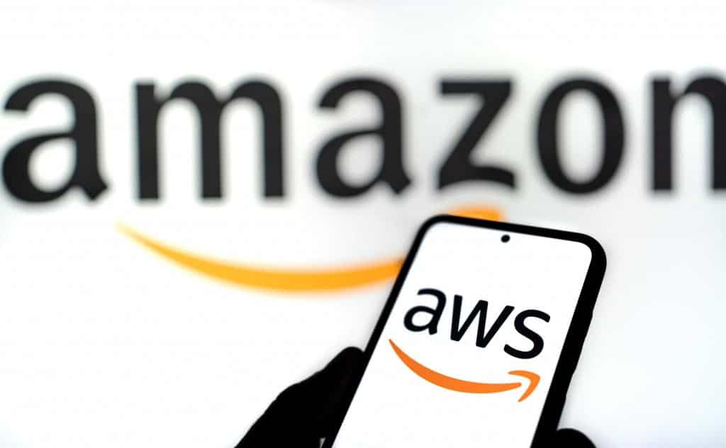 Bot de IA da AWS causa interrupção de 13 horas e levanta debate sobre autonomia