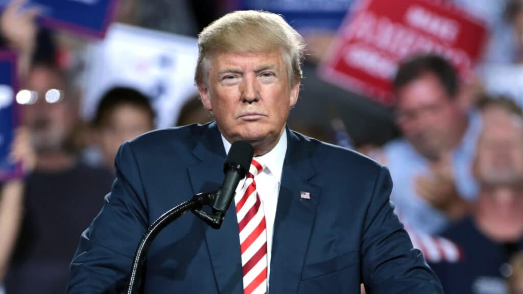 Governo Trump avalia participação na OpenAI e embaralha os limites entre Estado, mercado e poder tecnológico
