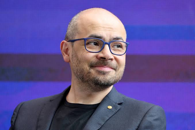 Google reorganiza o DeepMind, afasta Hassabis da operação e admite que a estrutura atual não estava funcionando